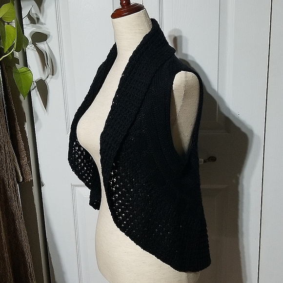 Vintage Knit Shrug Vest - Picture 9 of 14